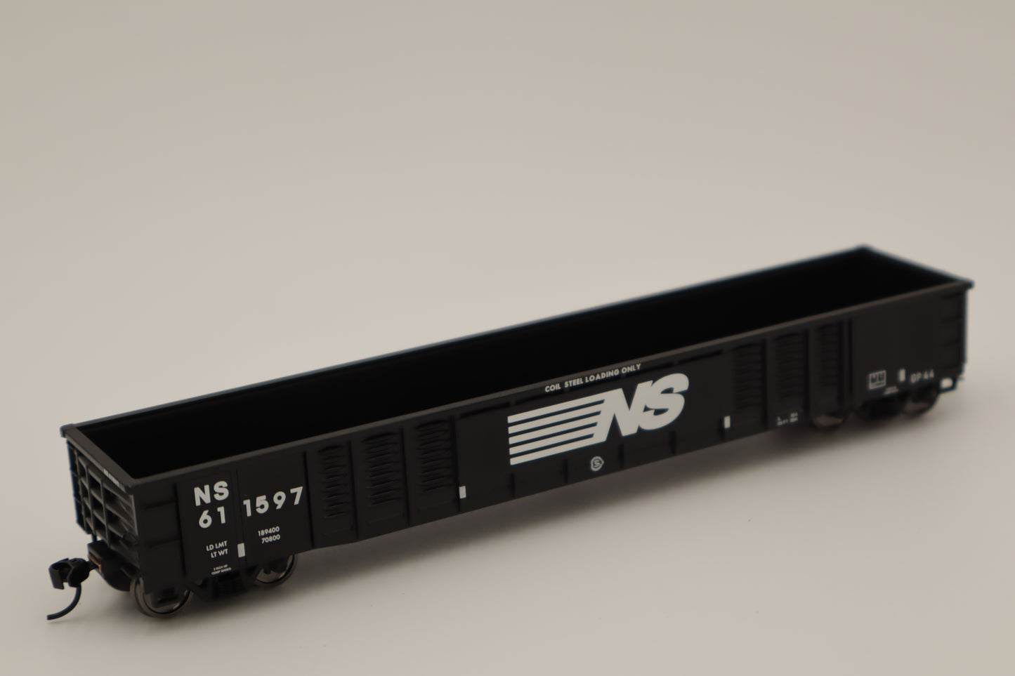 Walthers HO 910-6083 - Mainline - 53' Corrugated-Side Gondola "Norfolk Southern" #611597