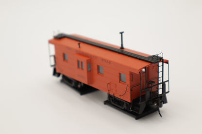 Walthers HO 920-103652 - Proto -  Rib Sided Caboose "Milwaukee Road" #01870 (Orange, Maroon; Includes Coal Stove)