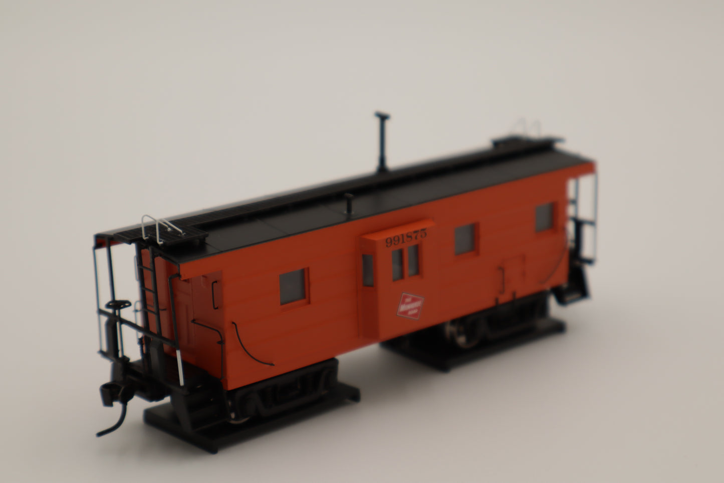 Walthers HO 920-103656 - Proto -  Rib Sided Caboose "Milwaukee Road" #991898 (Orange, Black; Includes Oil Stove)