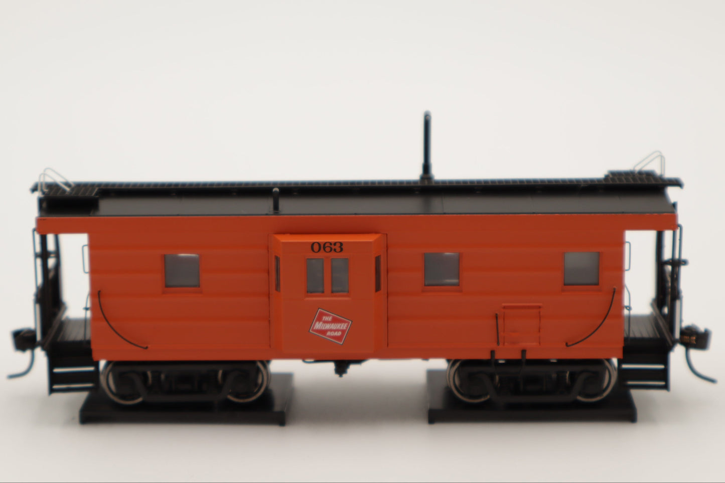 Walthers HO 920-103658 - Proto -  Rib Sided Caboose "Milwaukee Road" #071 (Orange, Black; Includes Oil Stove)