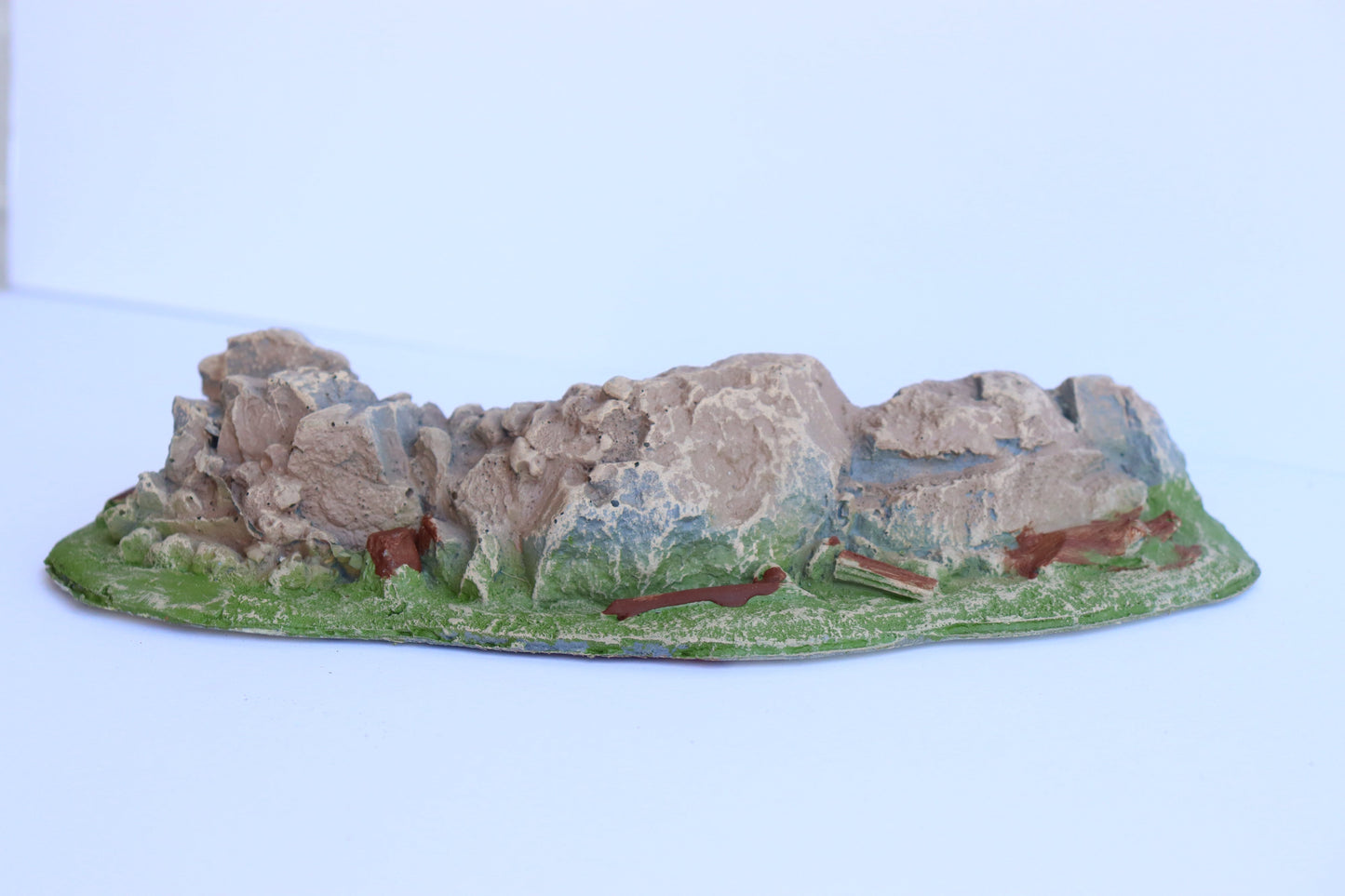 Atherton Scenics 9502 - Multi-Scale Curved Rock Defensive Position