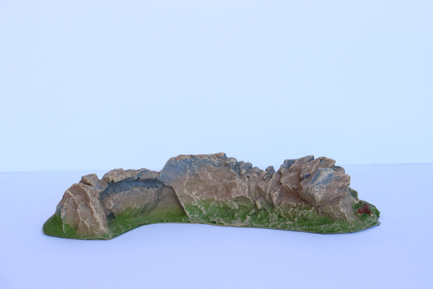 Atherton Scenics 9502 - Multi-Scale Curved Rock Defensive Position