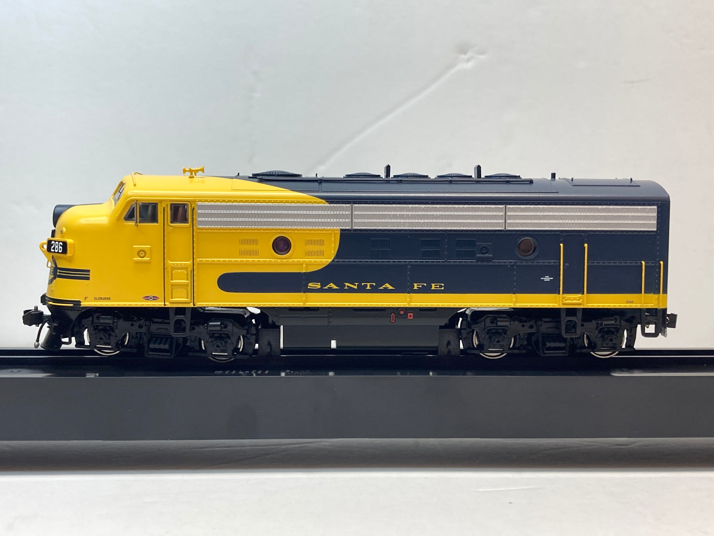 Bowser HO 24616 - Executive - EMD F-9A Diesel Locomotive "Santa Fe" #286 (w/DCC/Sound)