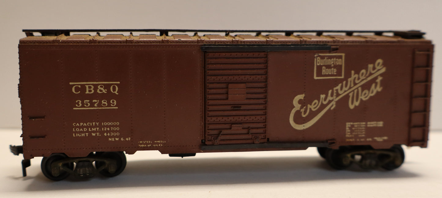 Athearn HO 1201-1 - Box Car Kit "Chicago, Burlington & Quincy" #35789  (Built)-Open Box-H1053