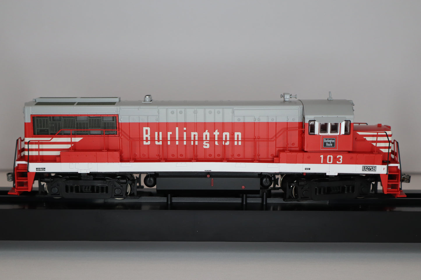 Bowser HO 25134 - Executive - U25B Diesel Locomotive "Chicago, Burlington & Quincy" #103 (Phase IIb) w/DCC/Sound