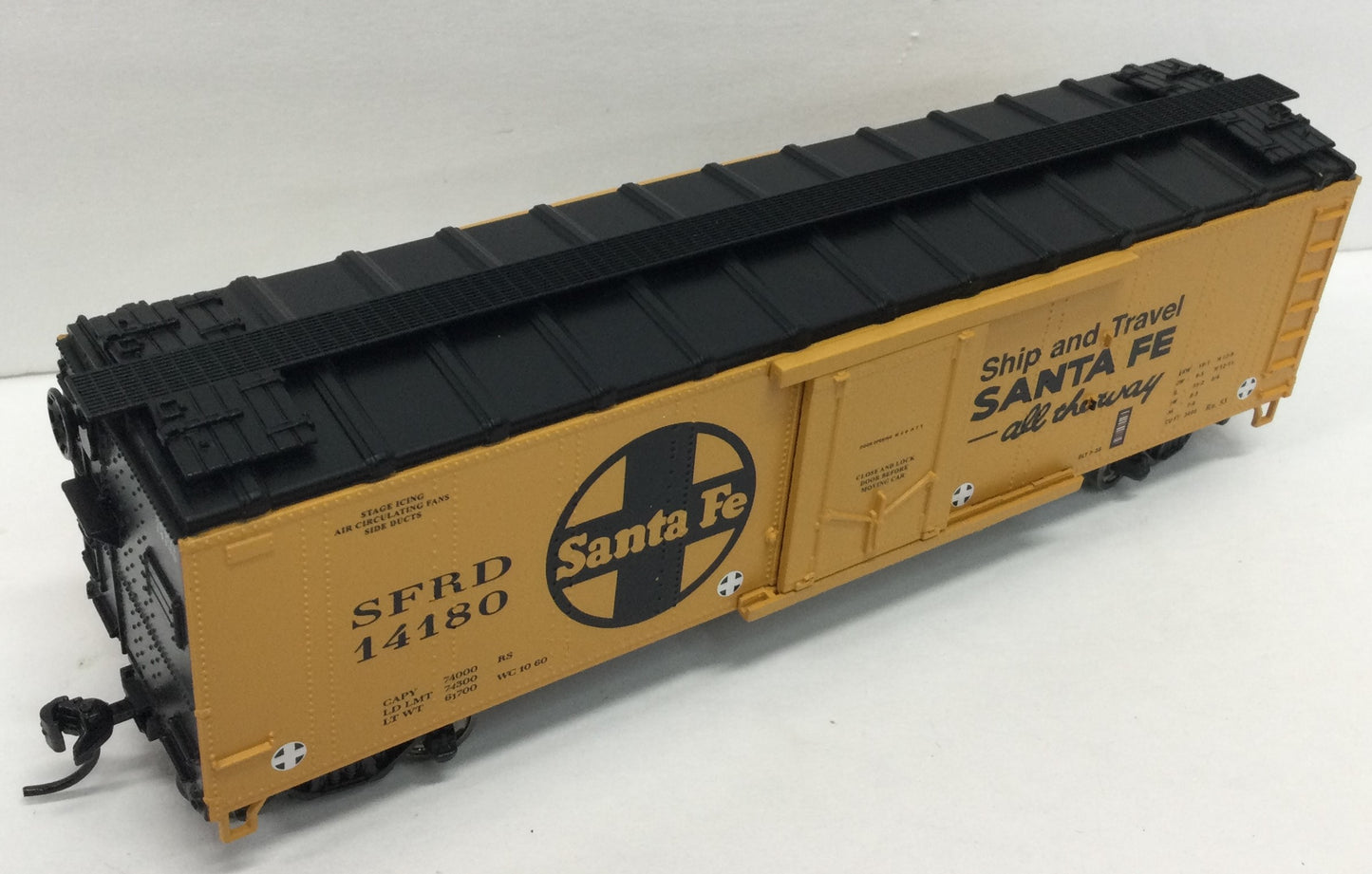 Lionel HO 2354070 - Reefer Car "Santa Fe" #14180