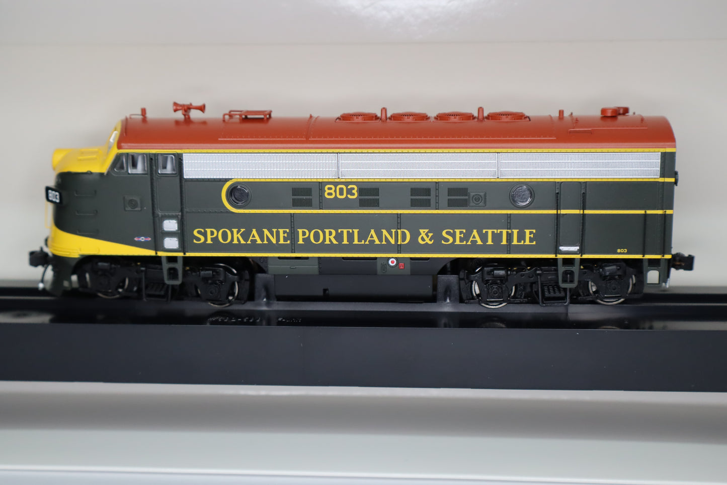 Bowser HO 24584 - Executive - EMD F-7A Diesel Locomotive "Spokane, Portland & Seattle" #804 (Hour Glass Paint Scheme) w/DCC/Sound