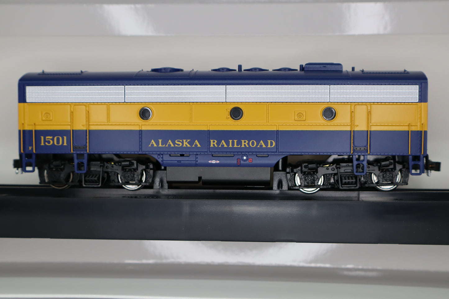 Bowser HO 24706 - Executive - EMD F-7B Diesel Locomotive "Alaska" #1501 (McKinley Scheme) w/DCC/Sound