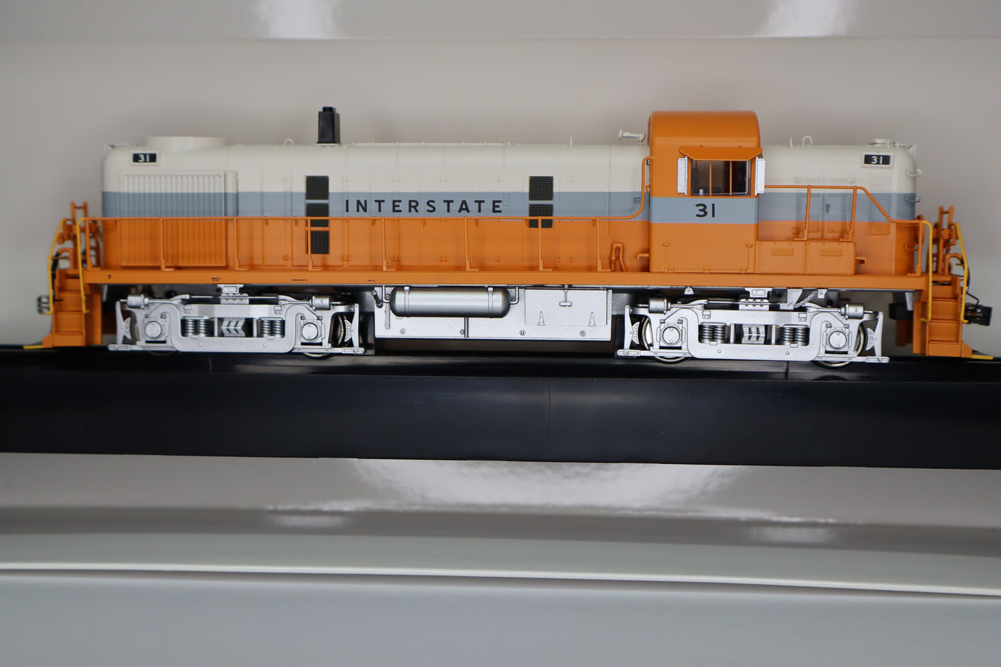 Bowser HO 25283 - Executive - ALCo RS-3 Diesel Locomotive "Interstate" #31 (w/Sound)
