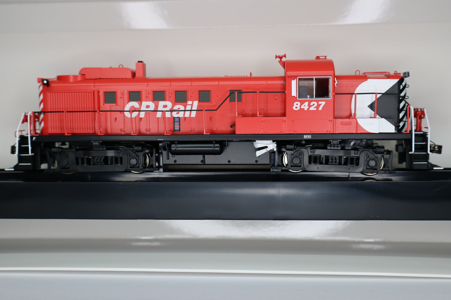 Bowser HO 25276 - Executive - ALCo RS-3 Diesel Locomotive "CP Rail" #8427 (w/Sound)