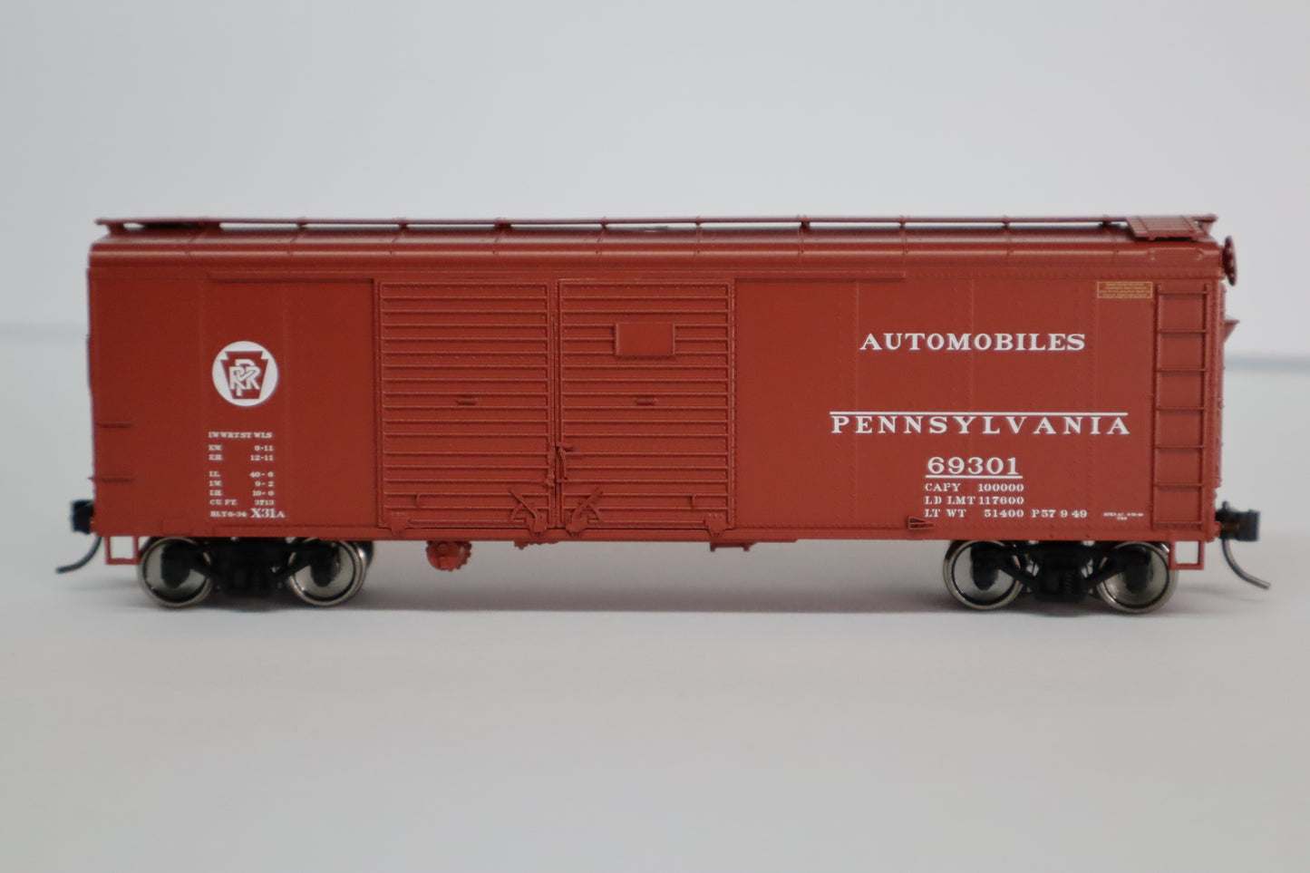 Bowser HO 43321 - X31A Round Roof Box Car "Pennsylvania" #69385 (4-Dr, Inset Roof) Circle Keystone