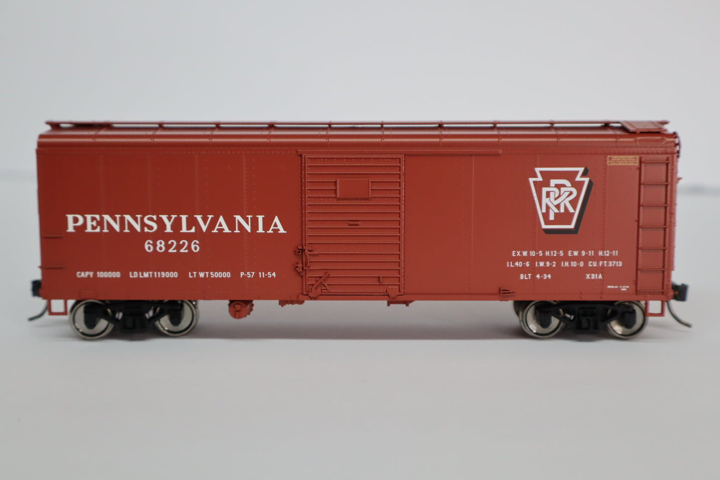 Bowser HO 43333 - X31A Round Roof Box Car "Pennsylvania" #68285 (2-Dr, Inset Roof) Shadow Keystone