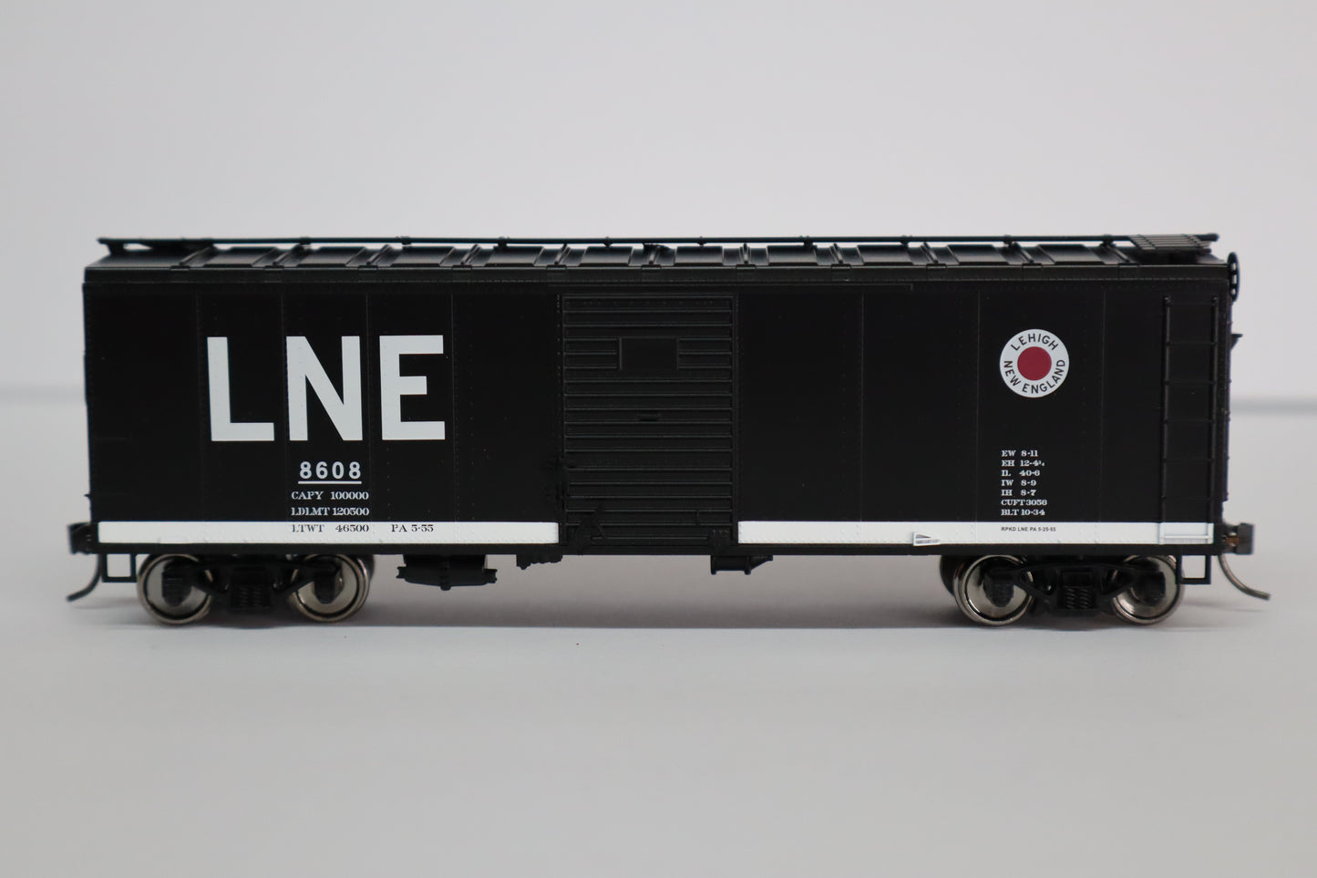 Bowser HO 43161 - Executive - 40' Box Car "Lehigh New England" #8608