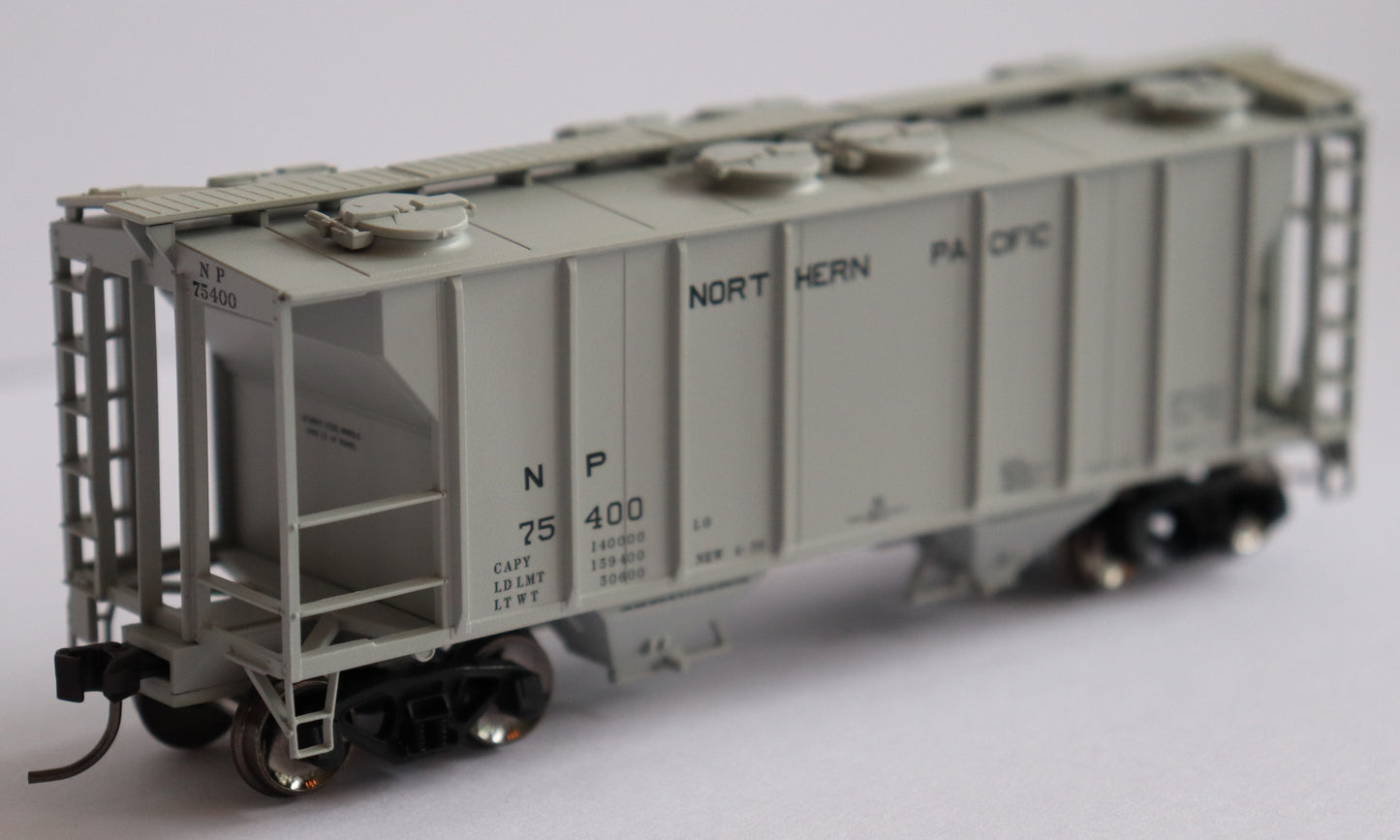 Atlas HO 20006564 - Trainman - PS-2 Covered Hopper Car "Northern Pacific" #75400