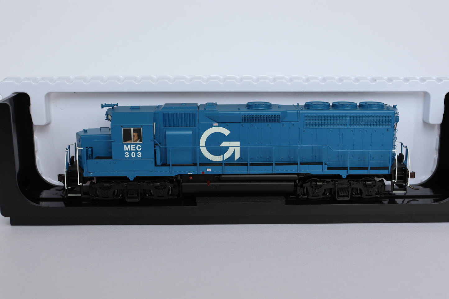 Atlas HO 10004031 - Gold Model - GP40 Diesel Locomotive "Maine Central" #303