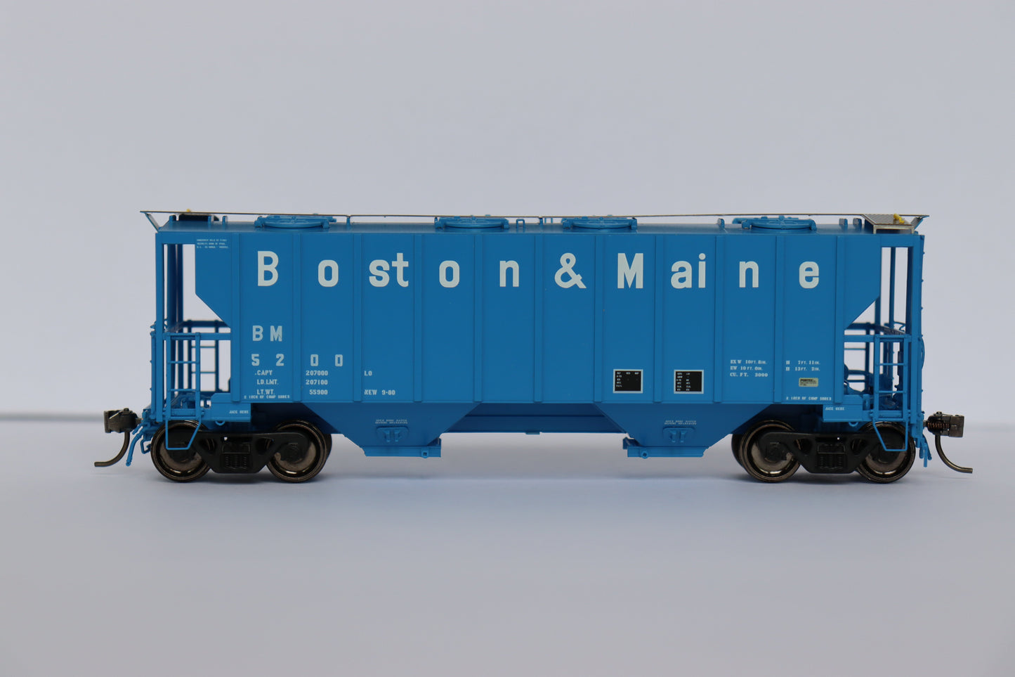 Atlas AHO-20007115 HO PORTEC 3000 COVERED HOPPER BOSTON & MAINE #5200