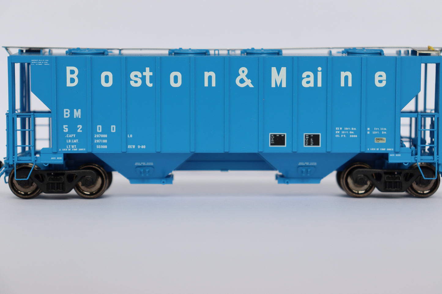 Atlas AHO-20007117 HO PORTEC 3000 COVERED HOPPER BOSTON & MAINE #5264