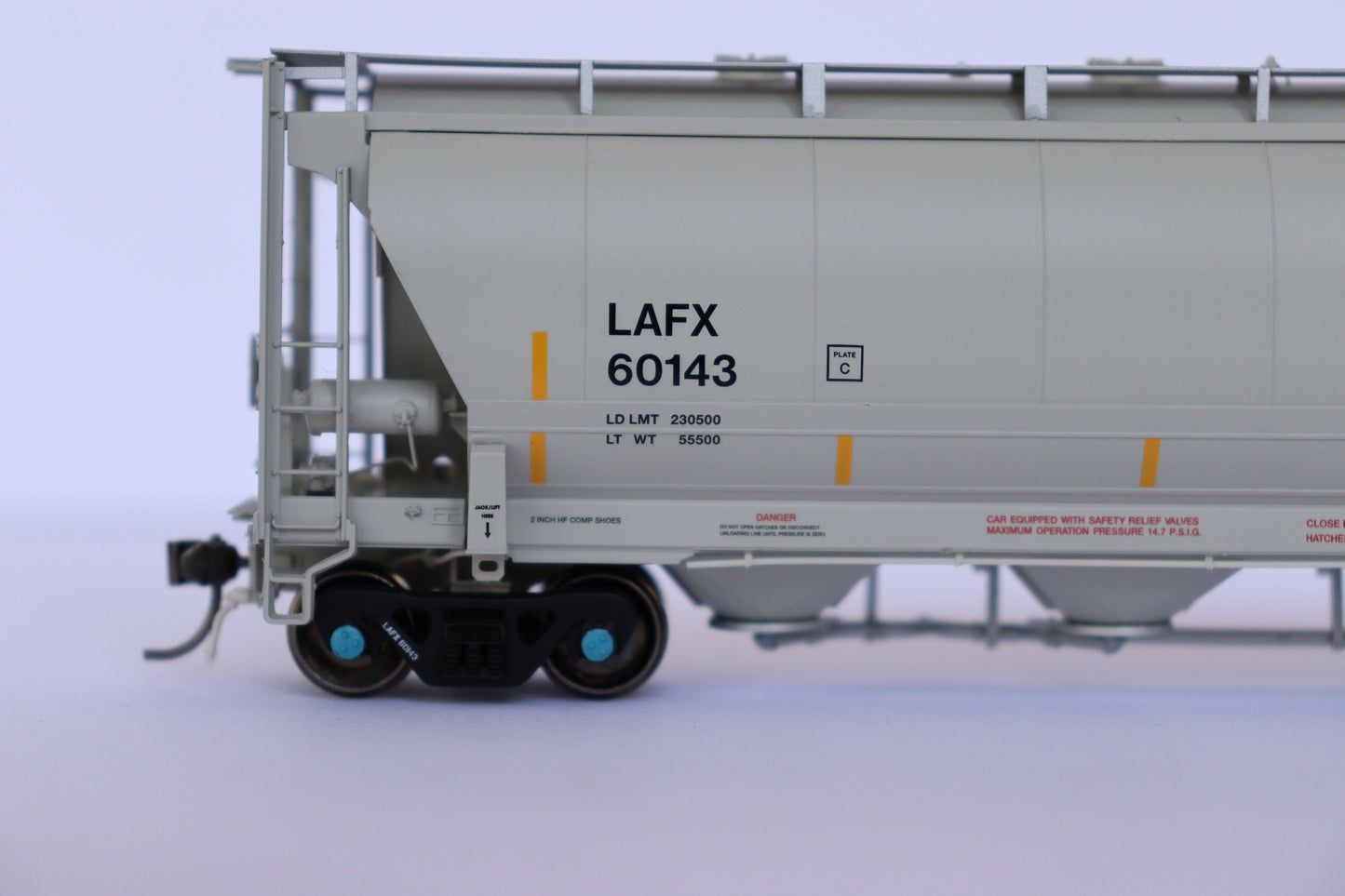 Atlas HO 20006845 - Trinity 3230 Covered Hopper Car "LaFarge North America" #60143 (LAFX)