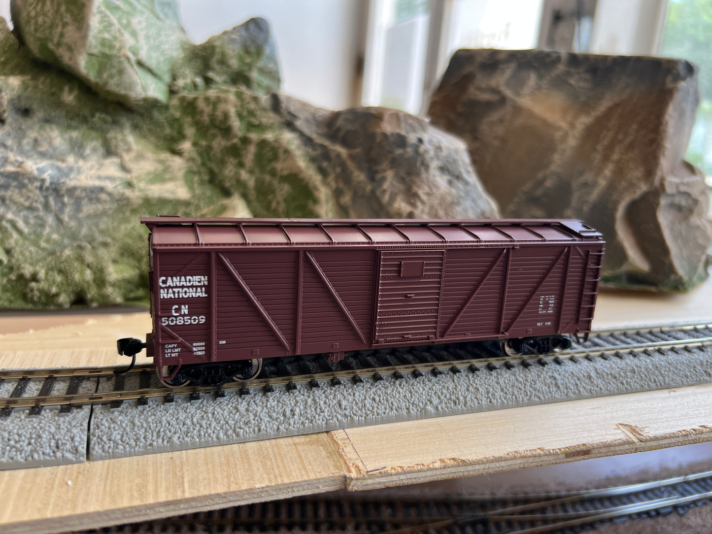 Walthers HO 910-40355 - Mainline - 40' AAR Single Sheathed Boxcar w/Dreadnaught Ends "Canadian National" #508509