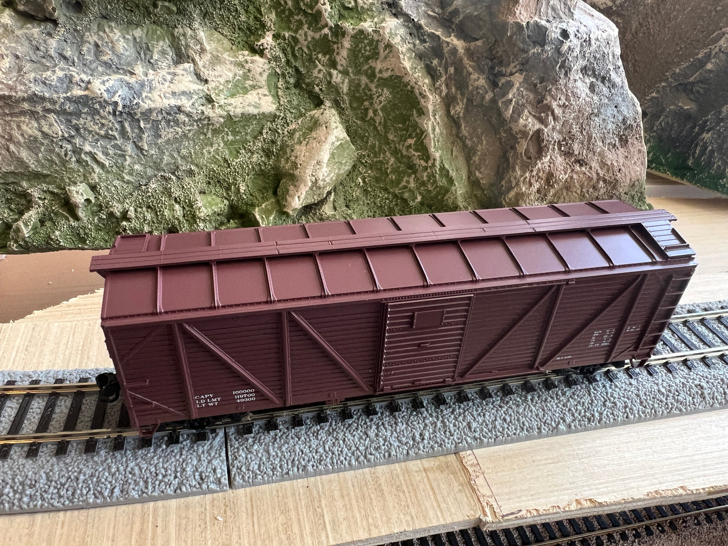 Walthers HO 910-40375 - Mainline - 40' AAR Single Sheathed Boxcar w/Dreadnaught Ends "Data Only"