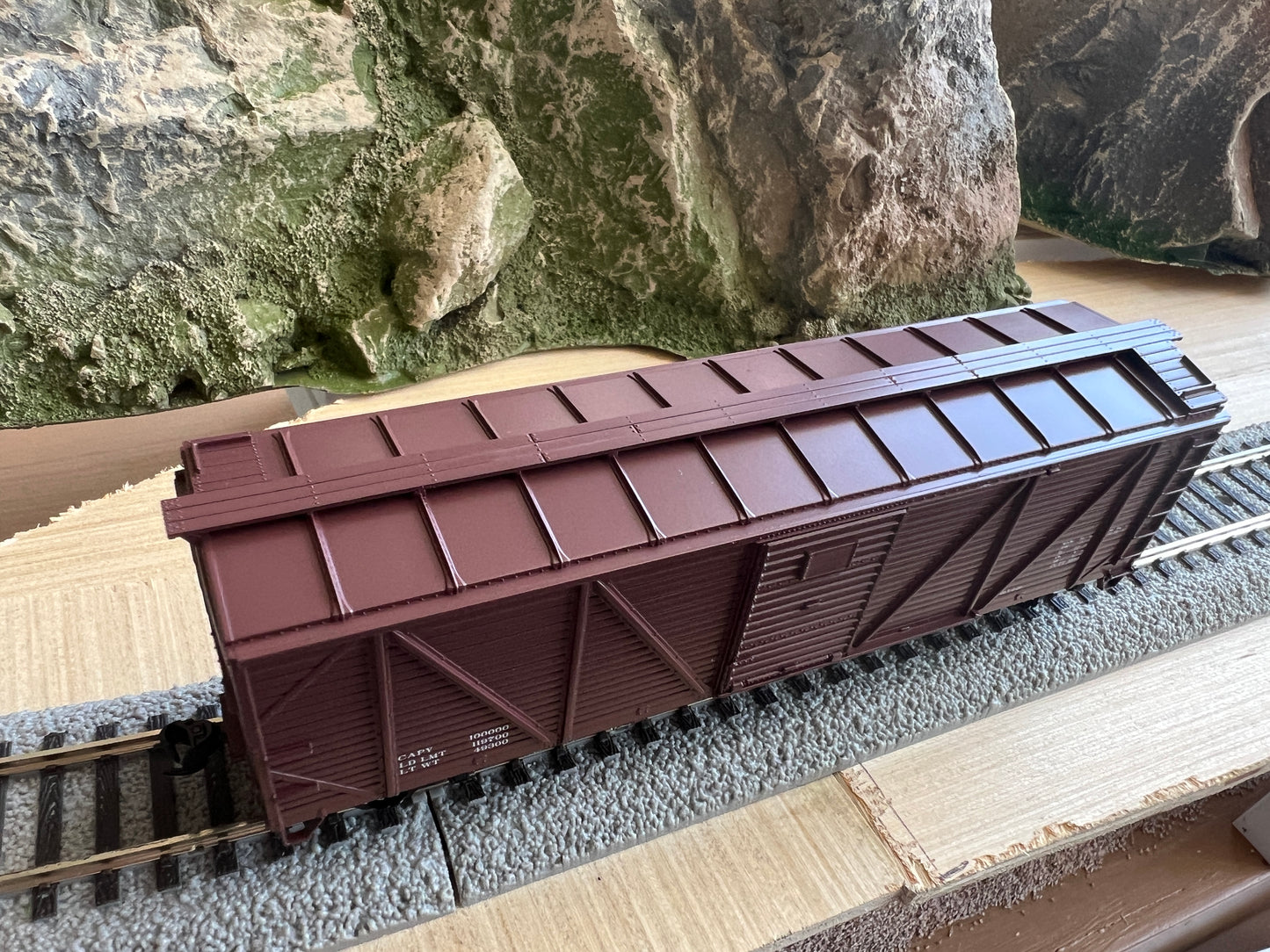 Walthers HO 910-40375 - Mainline - 40' AAR Single Sheathed Boxcar w/Dreadnaught Ends "Data Only"