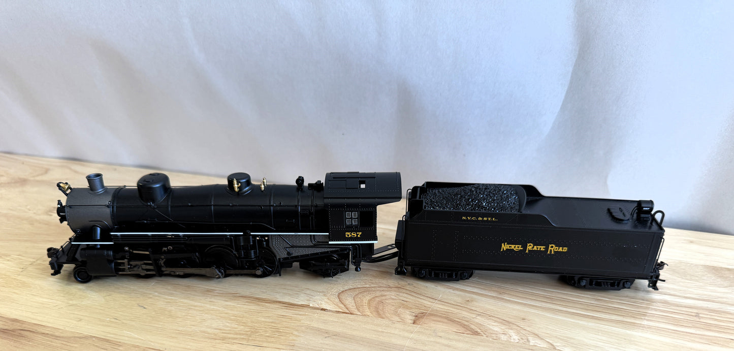 Bachmann 54407 - Light Mikado 2-8-2 Steam Locomotive "Nickel Plate Road" #587 w/ Long Tender