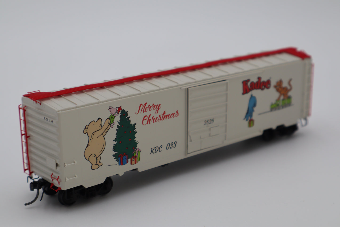 Kadee HO 6933 - 50' PS-1 2025 Christmas Box Car "Winnie-the-Pooh and Friends" #033 (Red)