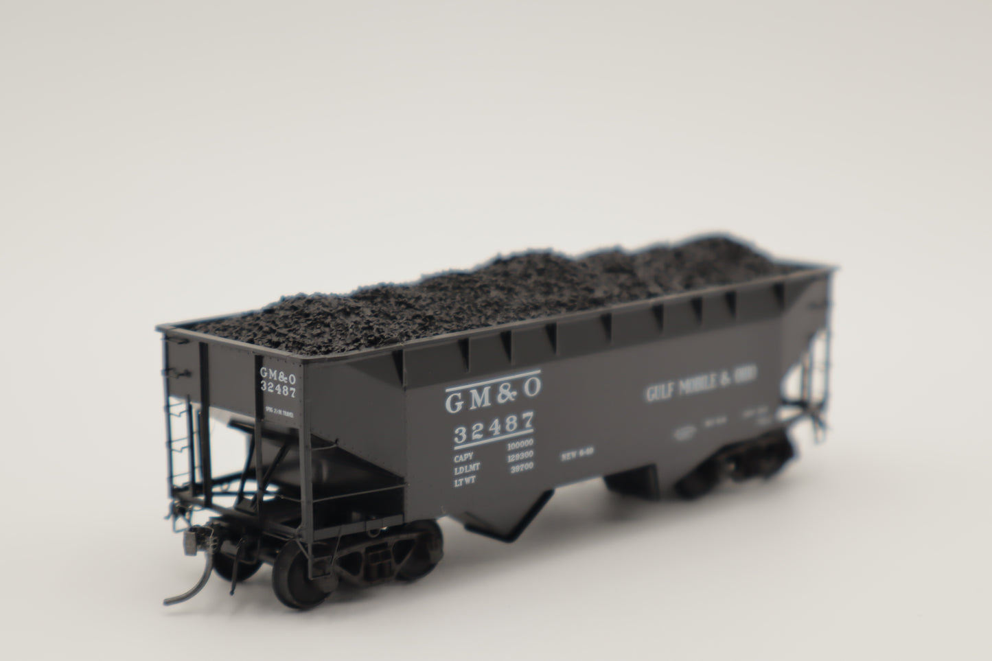 Kadee HO 7525 - 50 Ton 2-Bay Open Hopper "Gulf, Mobile, & Ohio" #32487 (AAR Standard)