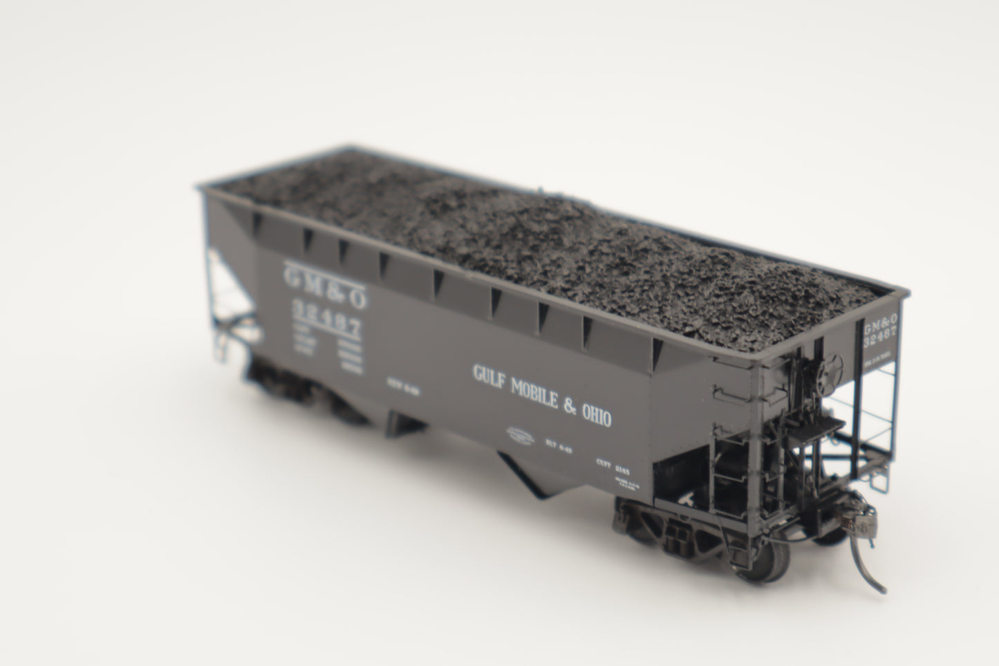 Kadee HO 7525 - 50 Ton 2-Bay Open Hopper "Gulf, Mobile, & Ohio" #32487 (AAR Standard)