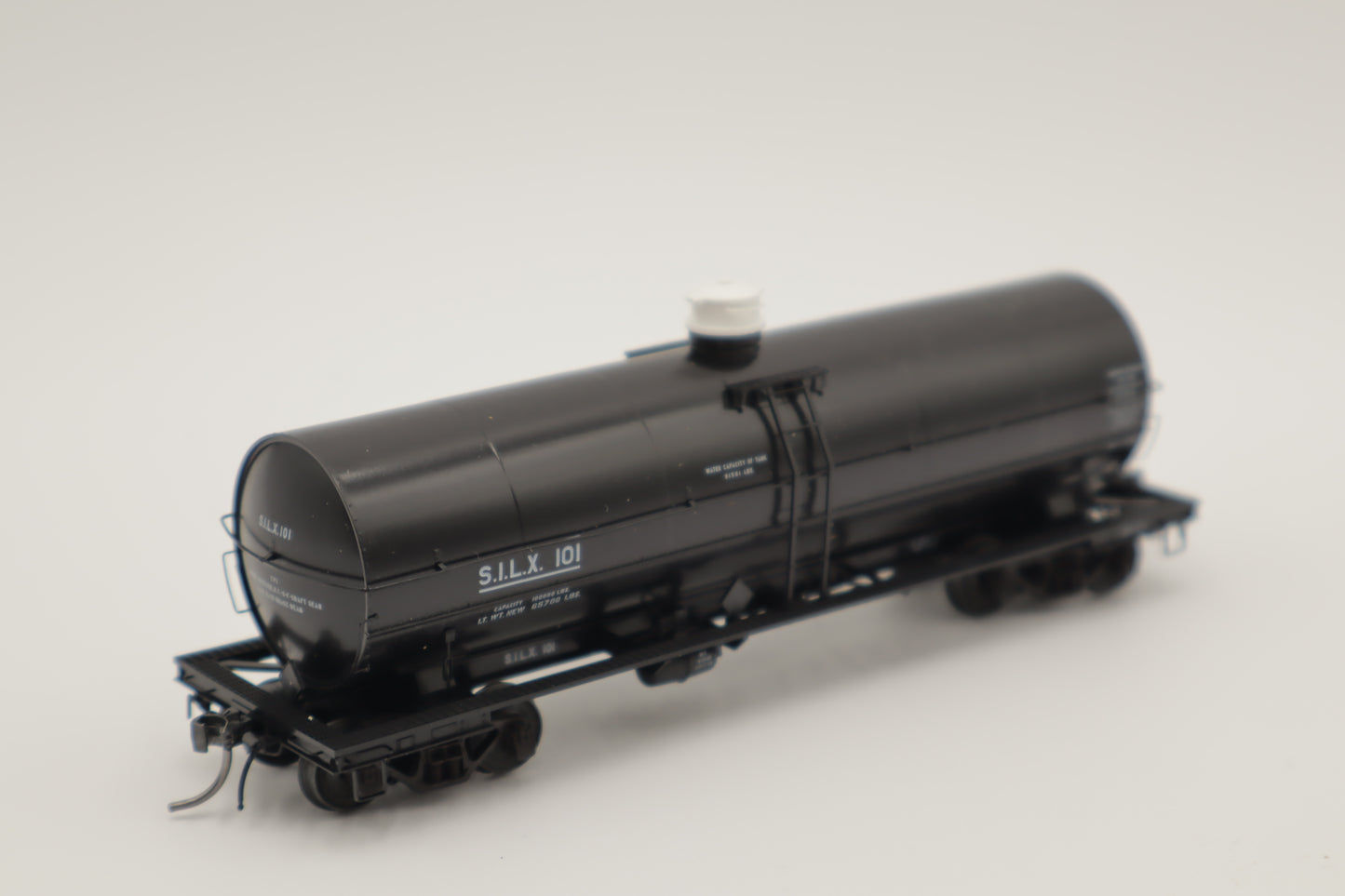 Kadee HO 9020 - ACF 11,000 Gallon Insulated Tank Car "Southern Indiana Liquified Gas Co." #101