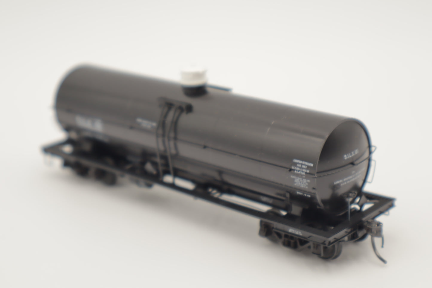 Kadee HO 9020 - ACF 11,000 Gallon Insulated Tank Car "Southern Indiana Liquified Gas Co." #101
