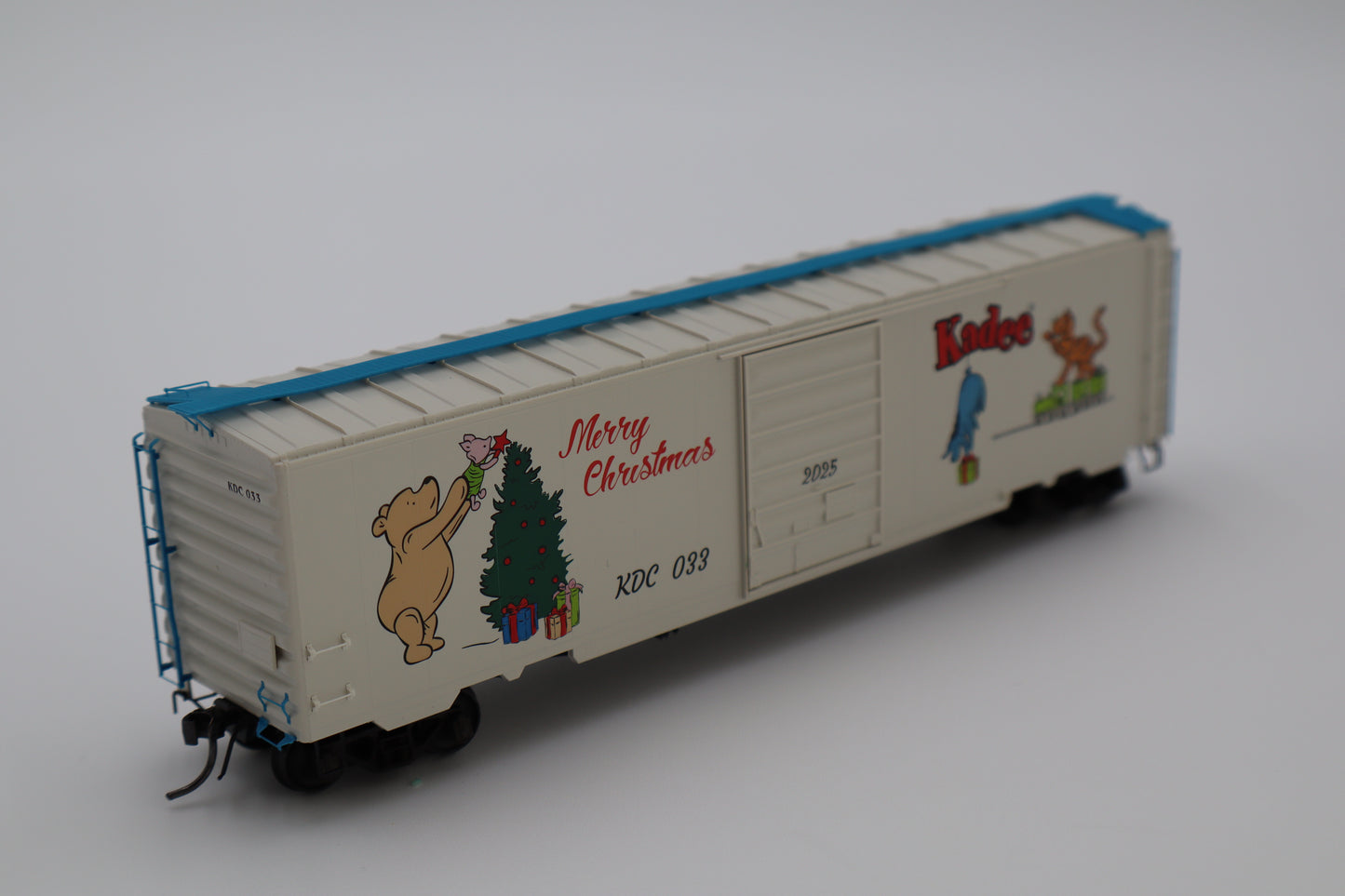 Kadee HO 6934 - 50' PS-1 2025 Christmas Box Car "Winnie-the-Pooh and Friends" #033 (Blue)