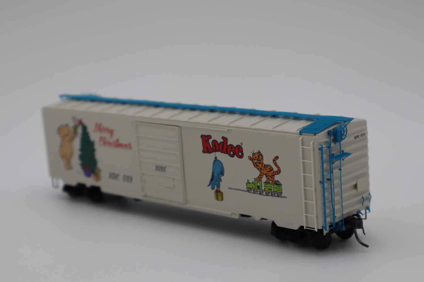Kadee HO 6934 - 50' PS-1 2025 Christmas Box Car "Winnie-the-Pooh and Friends" #033 (Blue)