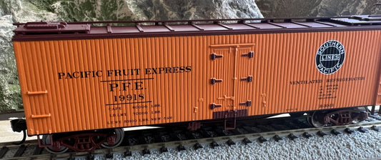 Walthers HO 910-41228 - Mainline - 40' Wood Reefer w/ Wood Ends "Pacific Fruit Express" #19918