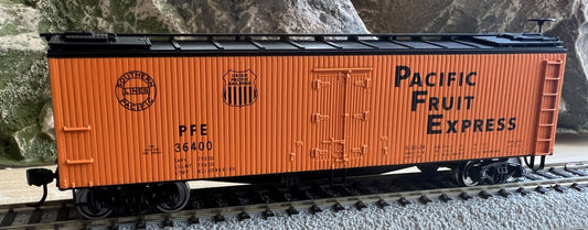 Walthers HO 910-41231 - Mainline - 40' Wood Reefer w/ Wood Ends "Pacific Fruit Express" #36400