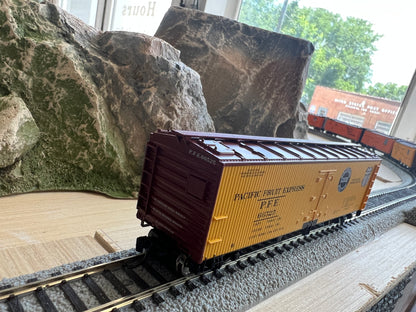 Walthers HO 910-41323 - Mainline - 40' Wood Reefer w/ Steel Ends "Pacific Fruit Express" #66759