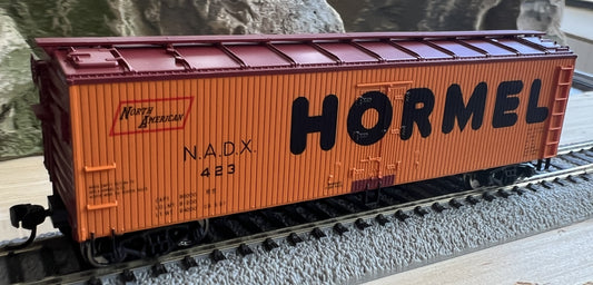 Walthers HO 910-41310 - Mainline - 40' Wood Reefer w/ Steel Ends "NADX" #430 (Hormel)
